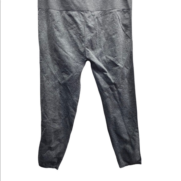 Fabletics High-Waisted Seamless Dot Capri Gray Ribbed Waistband Size Large - Picture 4 of 9